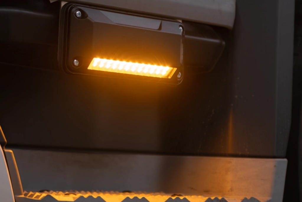 Halo lamp fitted to a truck side